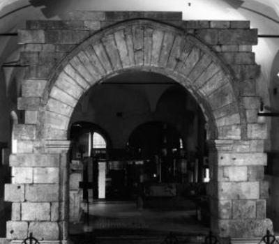 Vai alla pagina Maestranze lombarde, Fornice esterno della Pusterla dei Fabbri