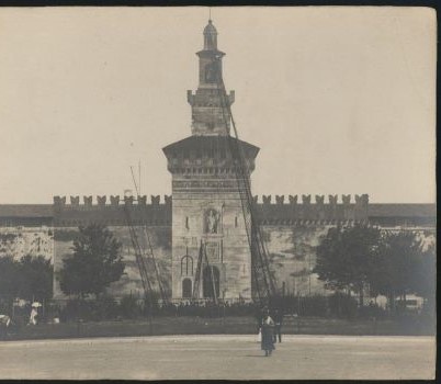 Origoni, Il modello in legno per la Torre del Filarete, maggio 1893, aristotipo, Milano, Civico Archivio Fotografico