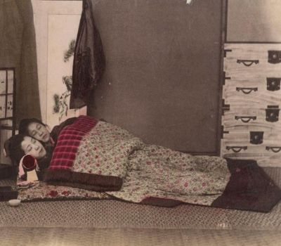 Vai alla pagina Kusakabe Kimbei, interno di una camera da letto giapponese